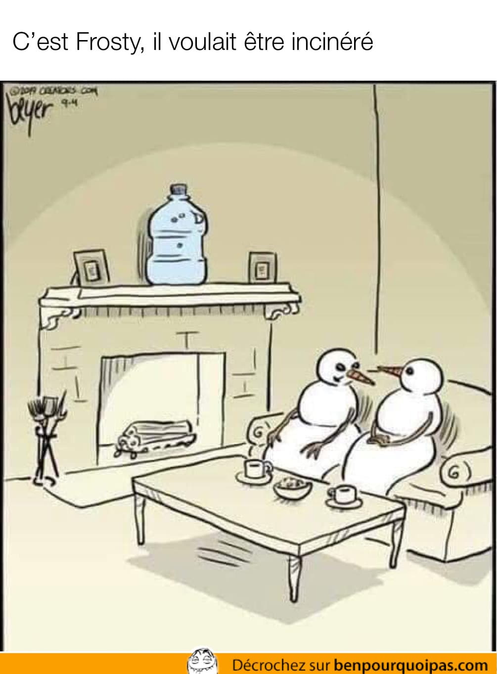 Frosty après sa mort repose sur le bord du foyer dans une bouteille d'eau
