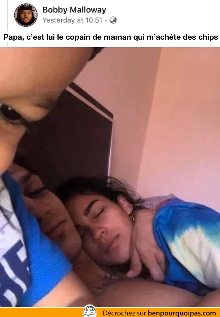 enfant fait un selfie avec sa mère et l'amant de sa mère pour envoyer à son pere