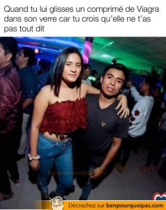 une fille transgenre qui a une érection