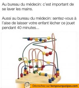 Les jouets d'enfants dans le bureau du médecin qui sont pleins de bactéries