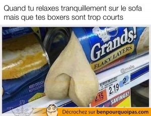 de la pâte pillsbury sort de son emballage en forme de testiciles