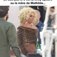 Je suis pas certain si c'est Britney Spears ou la mère de Mathilda