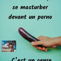 Au fond, se masturber devant un porno est un genre de karaoke