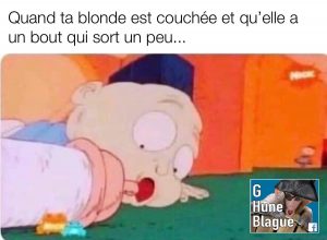 Quand ta copine est couchée et quelle a un petit bout qui sors. prêt pour une tétée