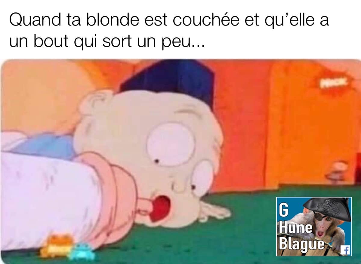 Quand ta copine est couchée et quelle a un petit bout qui sors. prêt pour une tétée