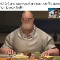 Quand t'es un garçon de 6 ans et que tu reçois un jouet pour filles avec ton joyeux festin chez McDonald's