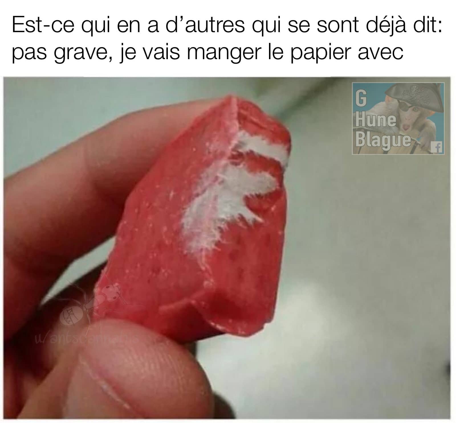 Quand un bout de papier d'emballage reste collé sur ton Starburst