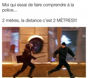 Moi qui tente de faire comprendre au policier de garder une distance de 2 mètres selon la directive du gouvernement coronavirus