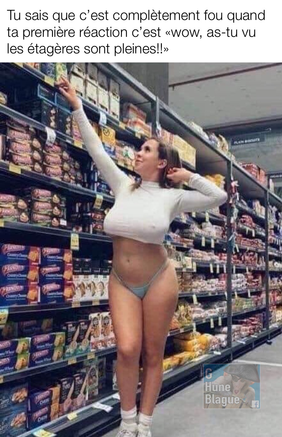 Tu sais que les temps sont fous quand tu remarques que les étagères sont vides avant la tenue légère de la femme