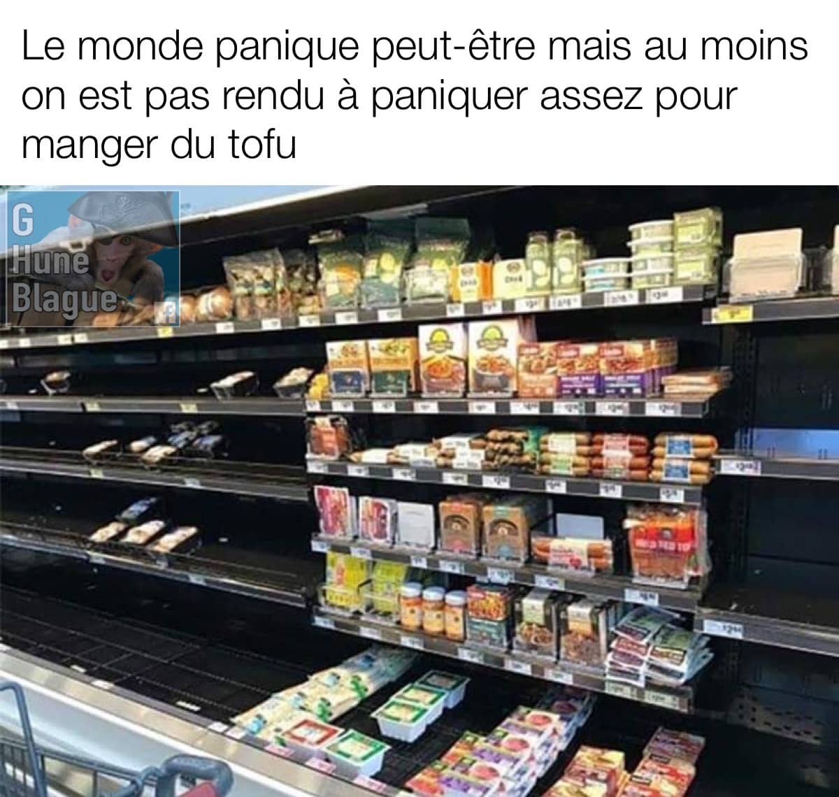 Le niveau de panique n'est pas encore assez élevé pour que les gens mangent du tofu. Létagère est vide excepté la section Bio