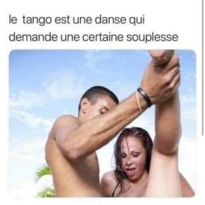 Le tango est une danse qui demande de la souplesse, image est en fait un couple d'acteurs pornographique