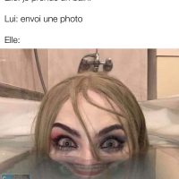 Quand la fille prends un bain et que le gars lui demande d'envoyer une photo