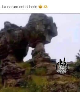 La nature est si belle... des rochers semblent faire une pipe fellation
