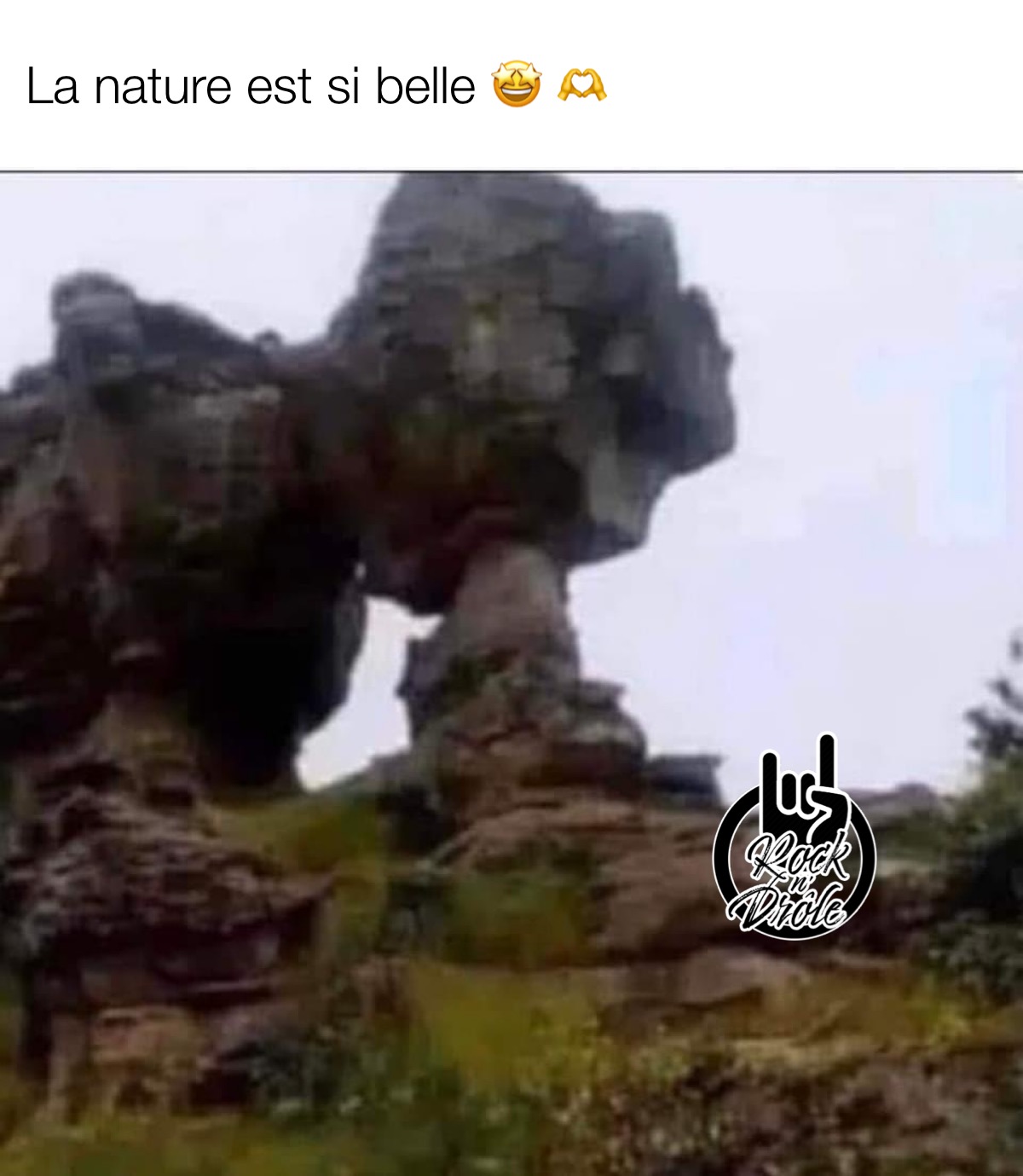 La nature est si belle... des rochers semblent faire une pipe fellation