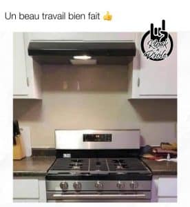 Un beau travail bien fait... qui peut voir le détail subtile qui fait que c'est raté. La cuisinière est désaligné avec le reste