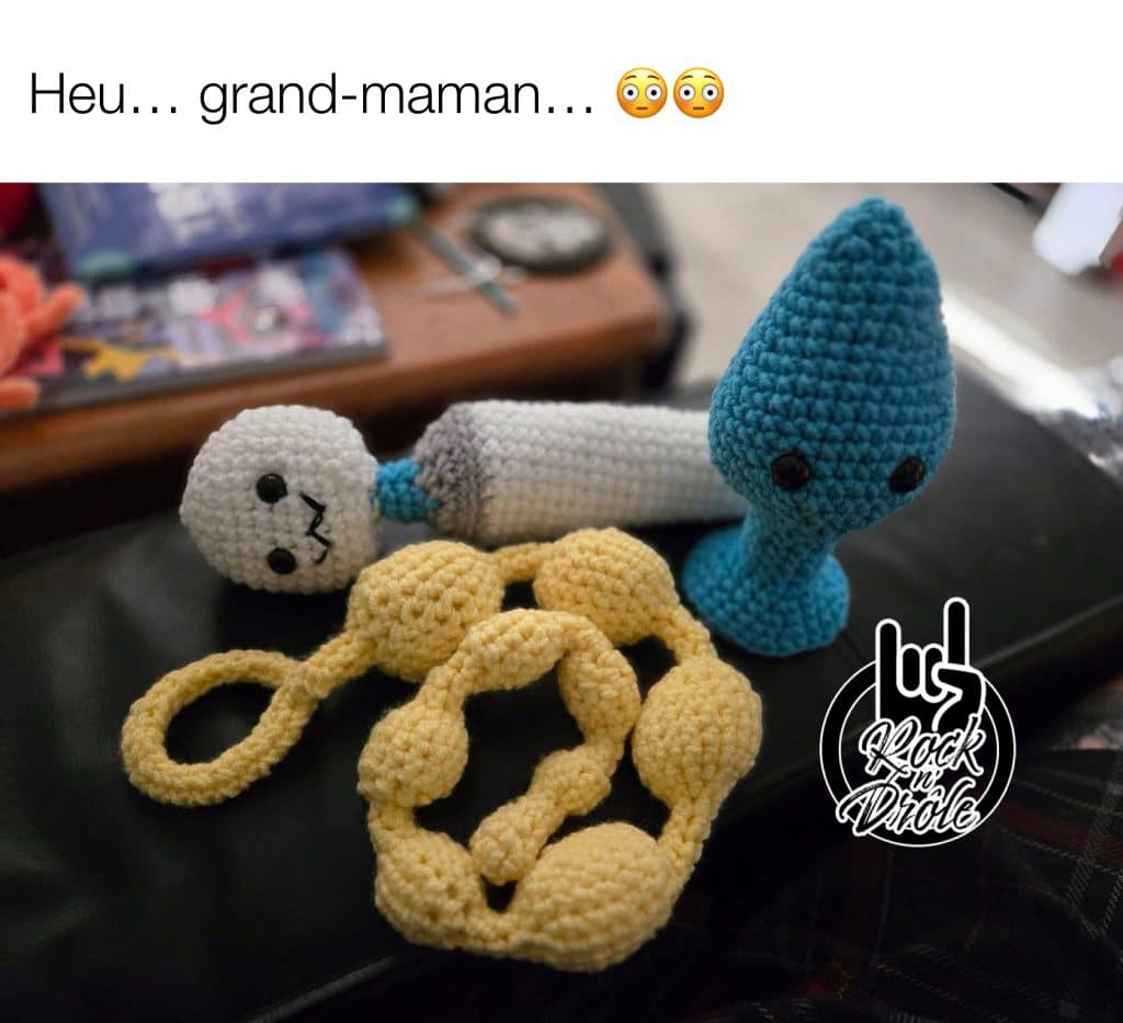 Quand grand-maman tricote des objets sexuels