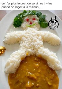 Je n'ai plus le droit de servir les invités quand on reçoit à la maison.... Le riz est en forme de personnage et la sauce laisse croire qu'il a la diarrhée