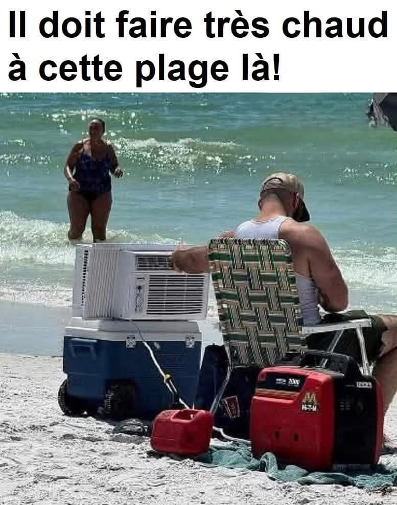 Il doit faire très chaud à cette plage là pour que ce type emporte son air clim