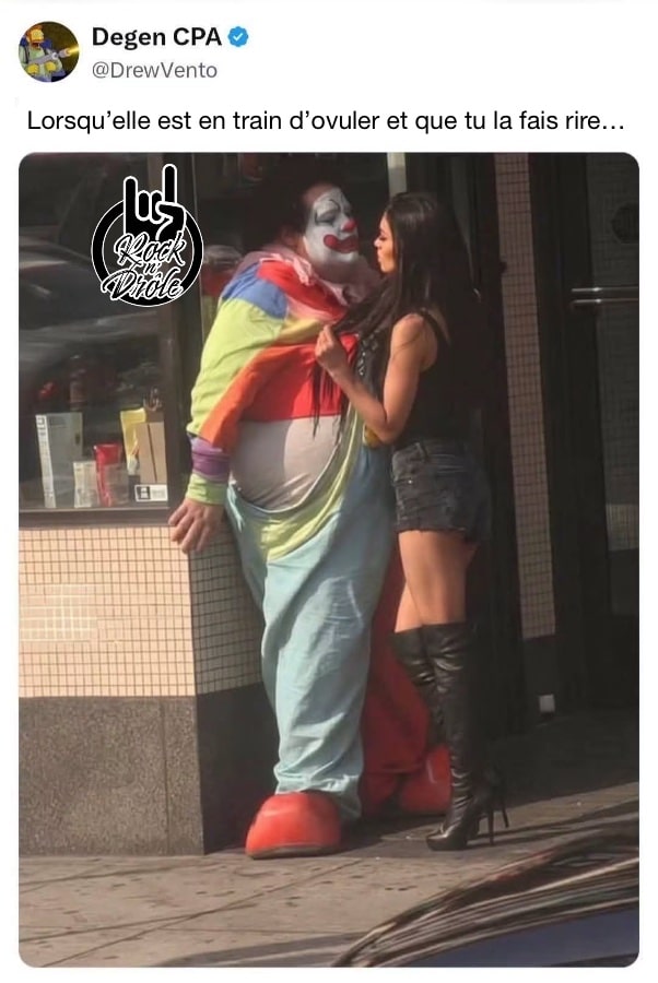 Lorsqu’elle est en train d’ovuler et que tu la fais rire… une personne habillé en clown avec une femme fatale qui l’approche