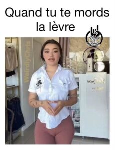 Une femme se croise la jambe et un camel toe s’affiche. Quand tu te mords la lèvre