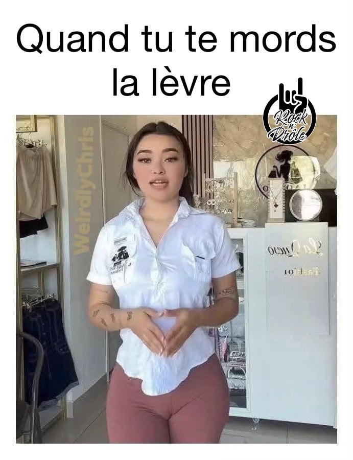 Une femme se croise la jambe et un camel toe s’affiche. Quand tu te mords la lèvre