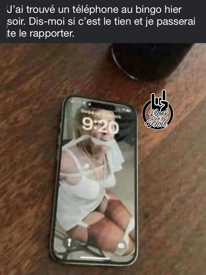 Un grand père habillé en femme ligoté en wallpaper. J’ai trouvé un téléphone au bingo hier soir. Dis-moi si c’est le tien et je passerai te le rapporter.